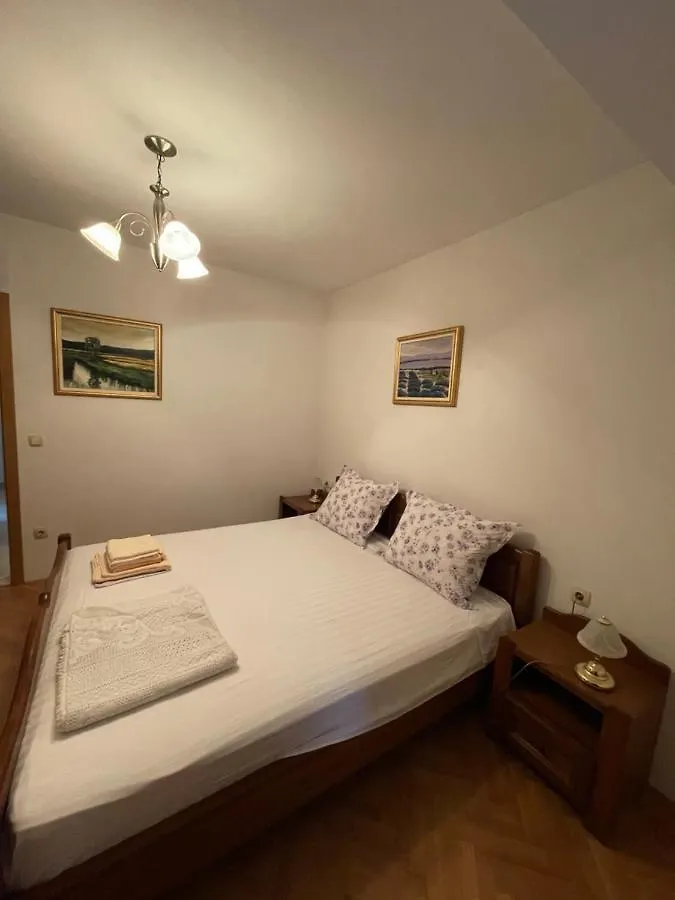 Apartman Ivan Τρογκίρ