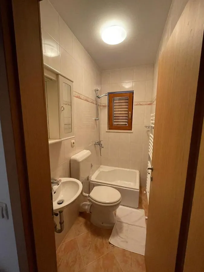 Apartman Ivan Τρογκίρ 0*,