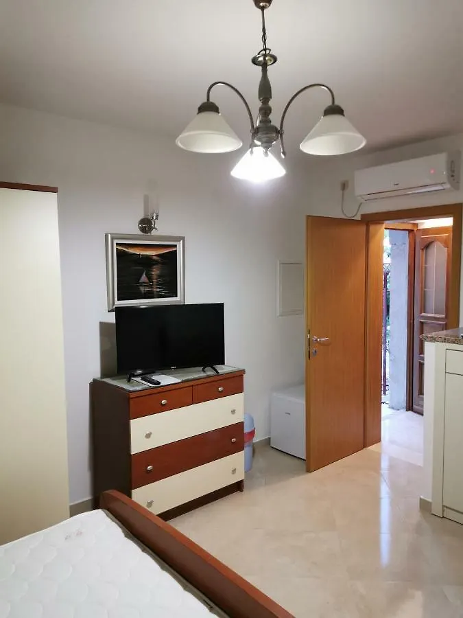 Apartman Ivan Τρογκίρ